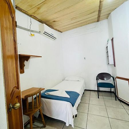 Hostal Darwin Puerto Ayora  Luaran gambar