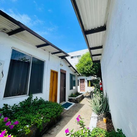 Hostal Darwin Puerto Ayora  Luaran gambar