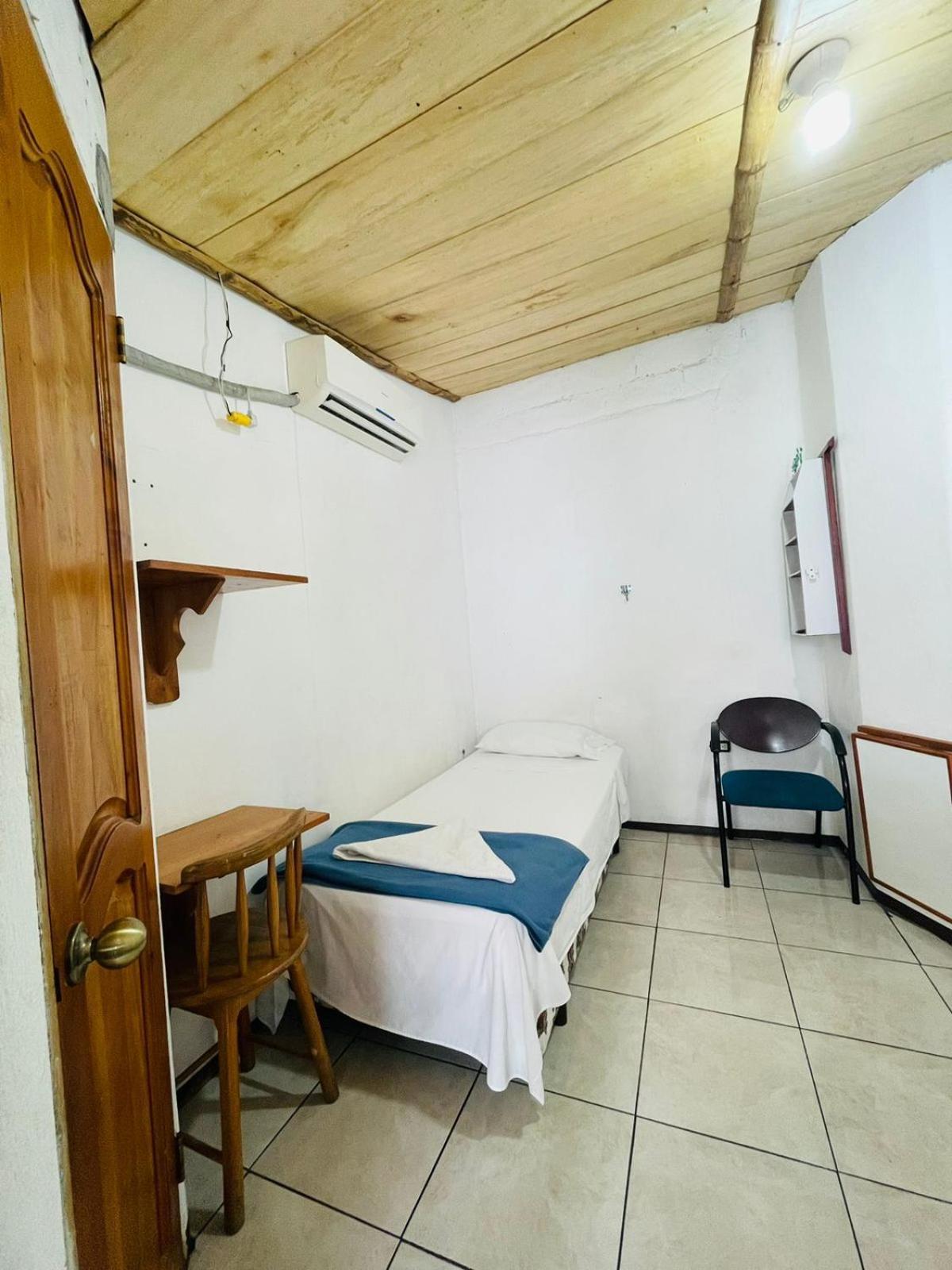 Hostal Darwin Puerto Ayora  Luaran gambar
