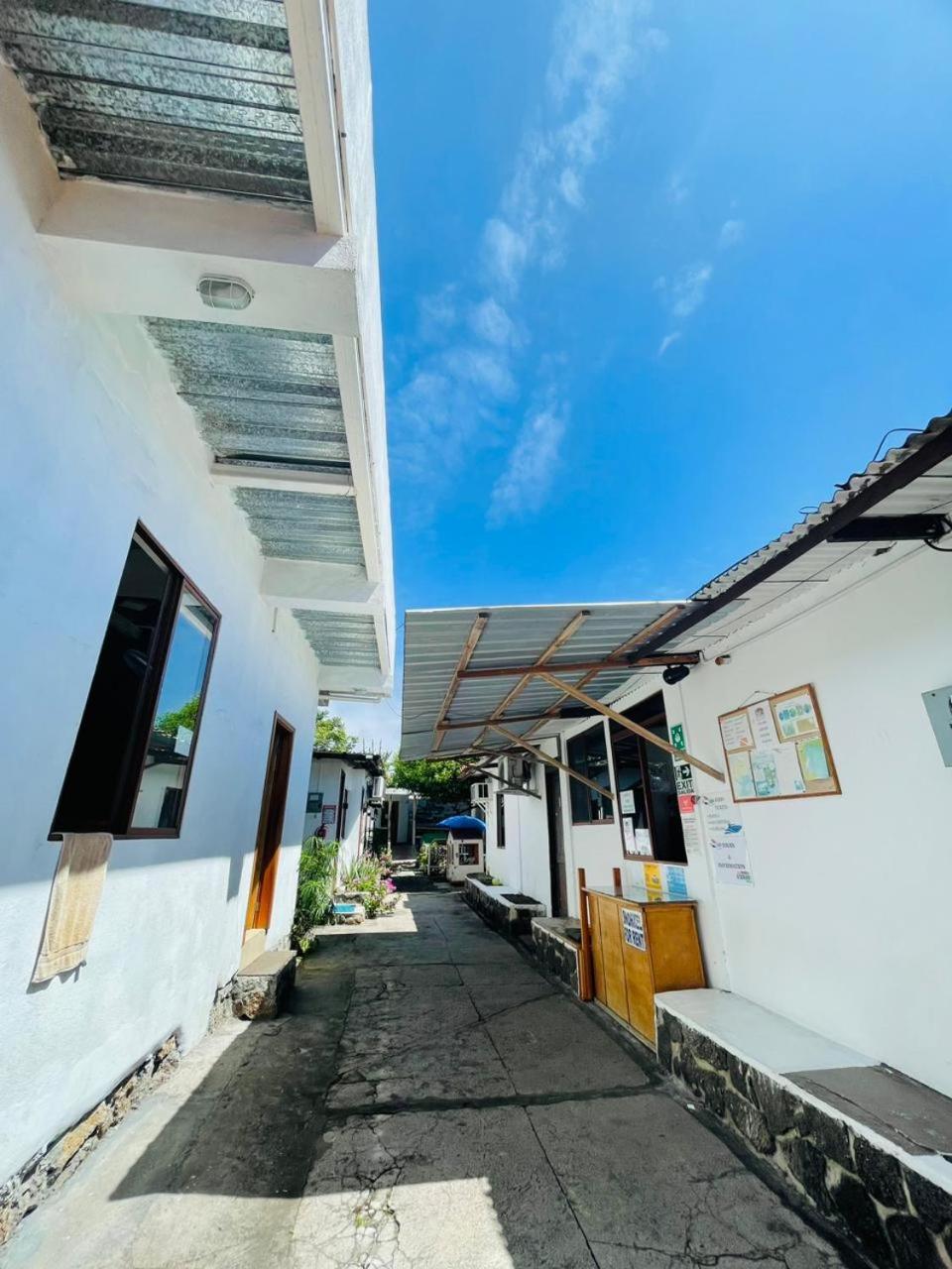 Hostal Darwin Puerto Ayora  Luaran gambar