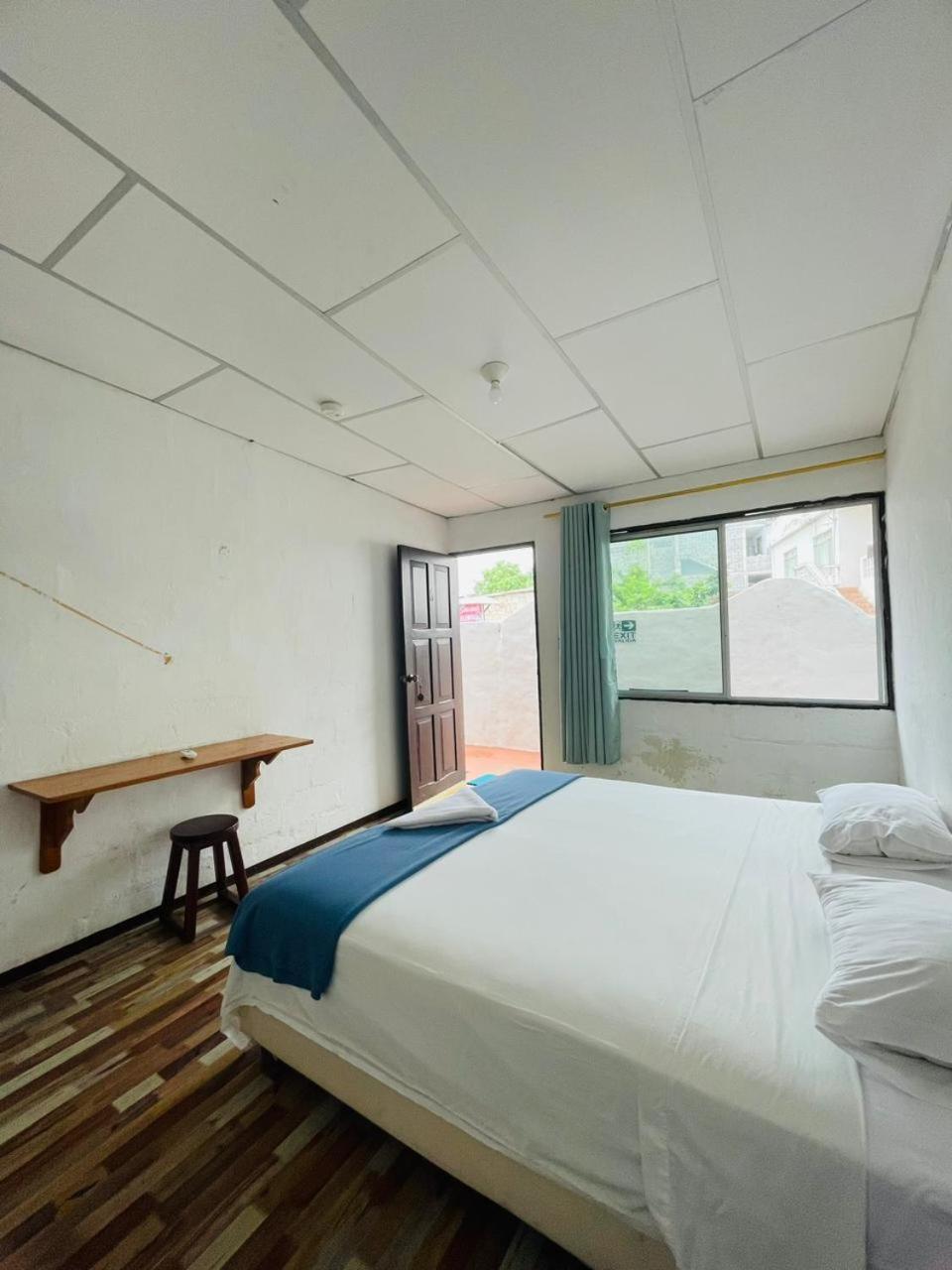 Hostal Darwin Puerto Ayora  Luaran gambar